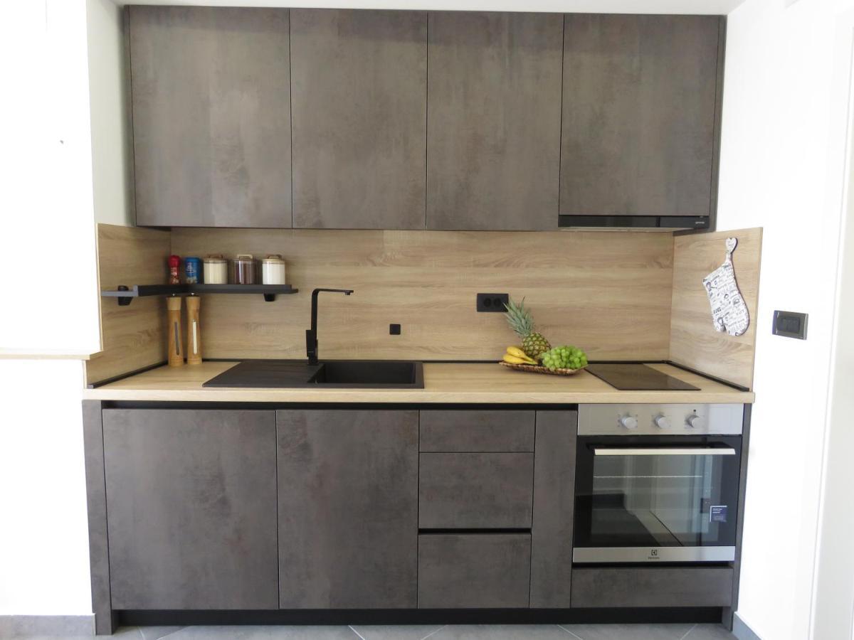 Apartment Nevera Mlini