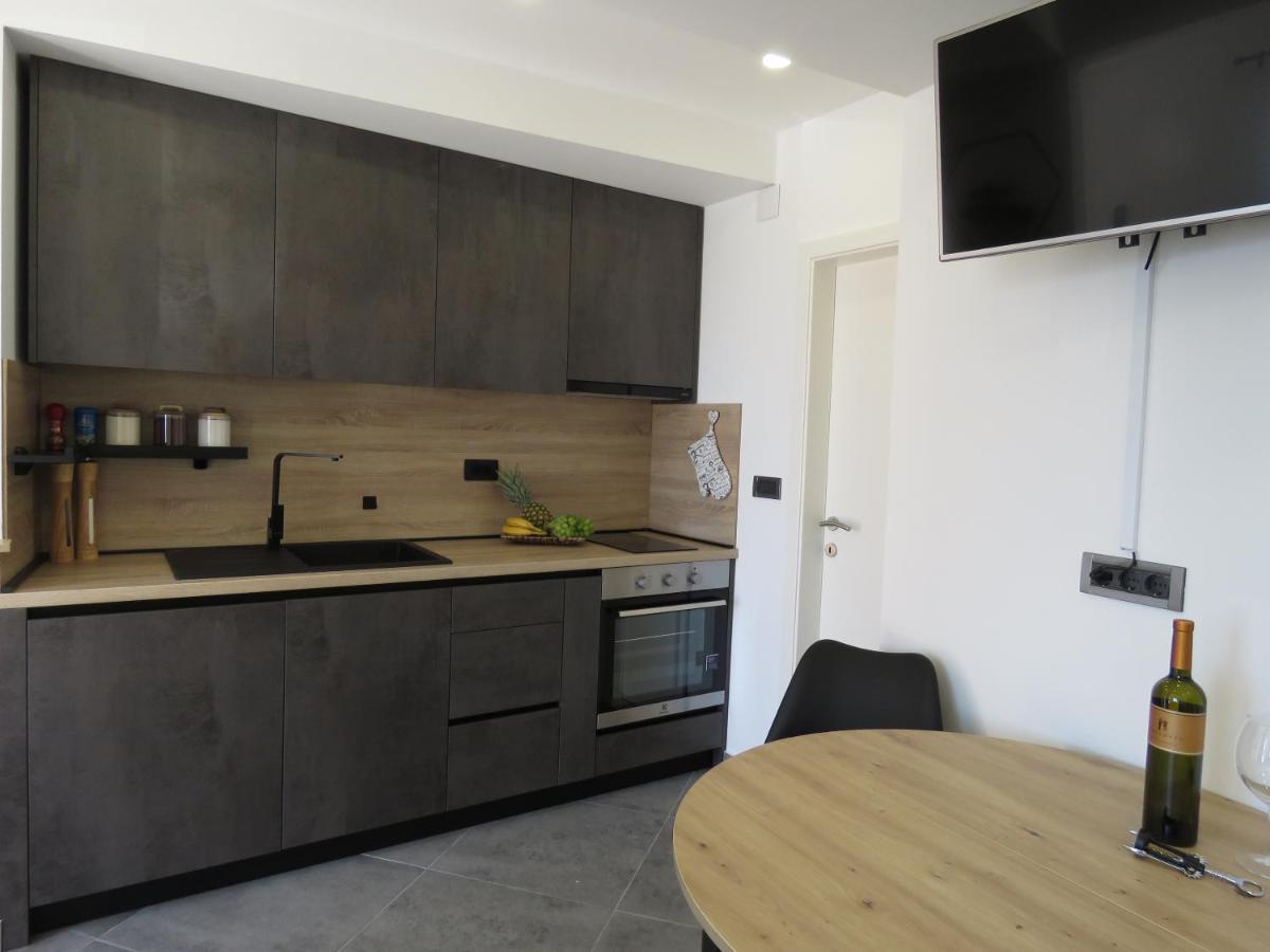 Apartment Nevera Mlini